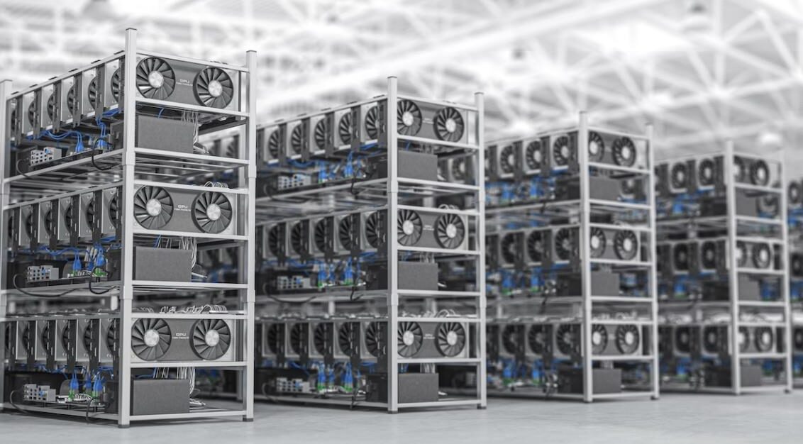 Mining Hardware Comparison 2025: Technical Analysis